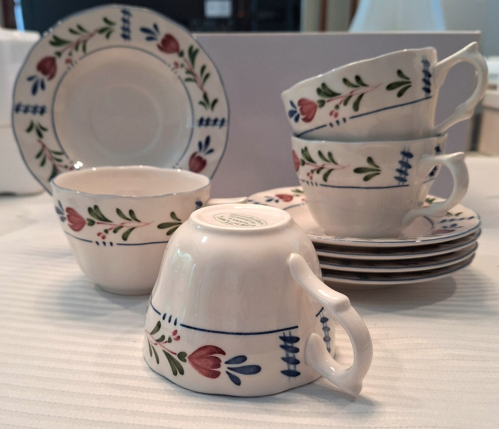Vintage Nikko Provincial Designs Avondale Teacups Saucers Set of 4 Plus 1 Saucer